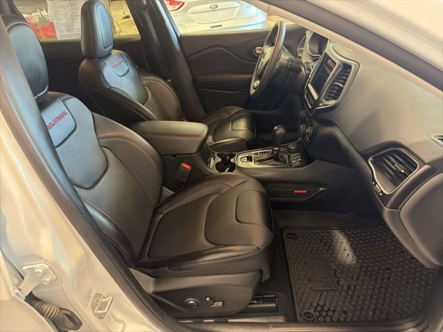 Used 2022 Jeep Cherokee Trailhawk w/ Premium Leather Package image 15