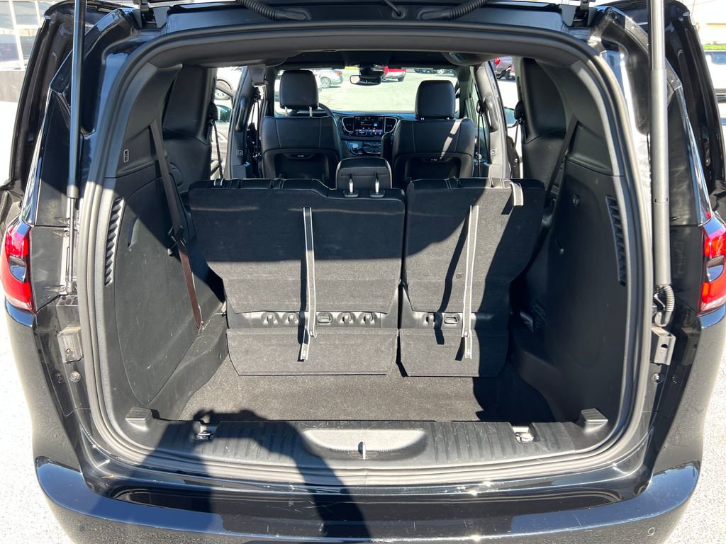 Used 2025 Chrysler Pacifica Select FWD image 16