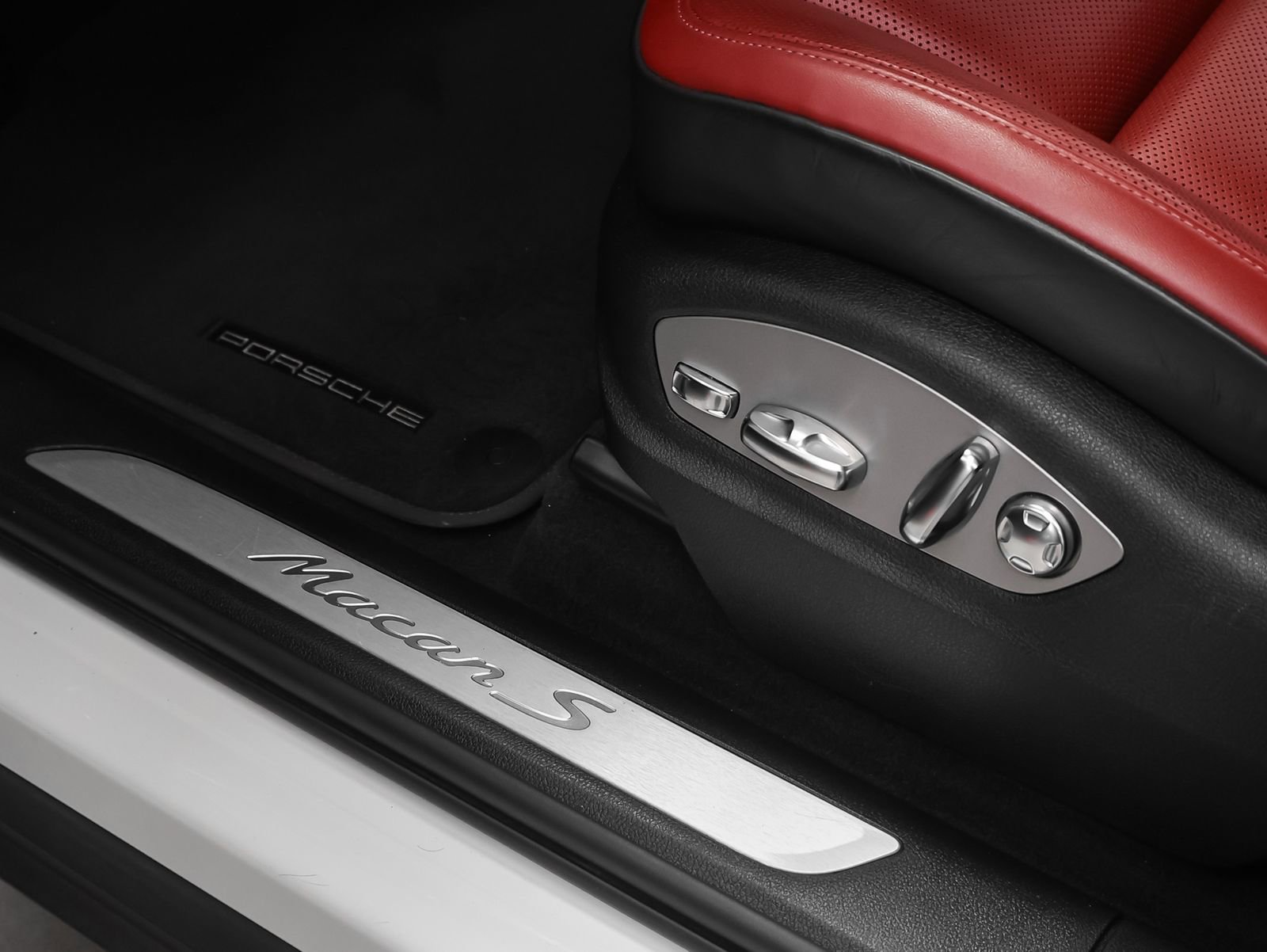 Certified 2022 Porsche Macan S image 31