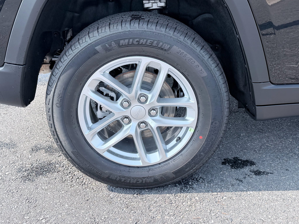 New 2026 Jeep Grand Cherokee Laredo RWD image 33