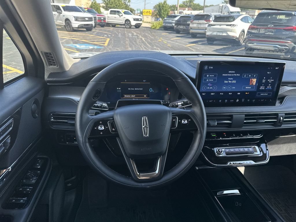 Used 2025 Lincoln Corsair Grand Touring w/ Equipment Group 302A AWD/4WD image 11