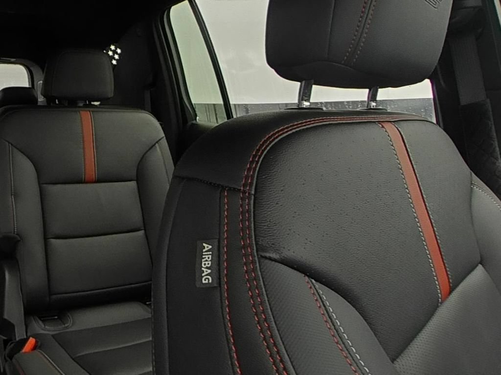 Used 2025 Chevrolet Traverse RS w/ LPO, Floor Liner Package FWD image 11