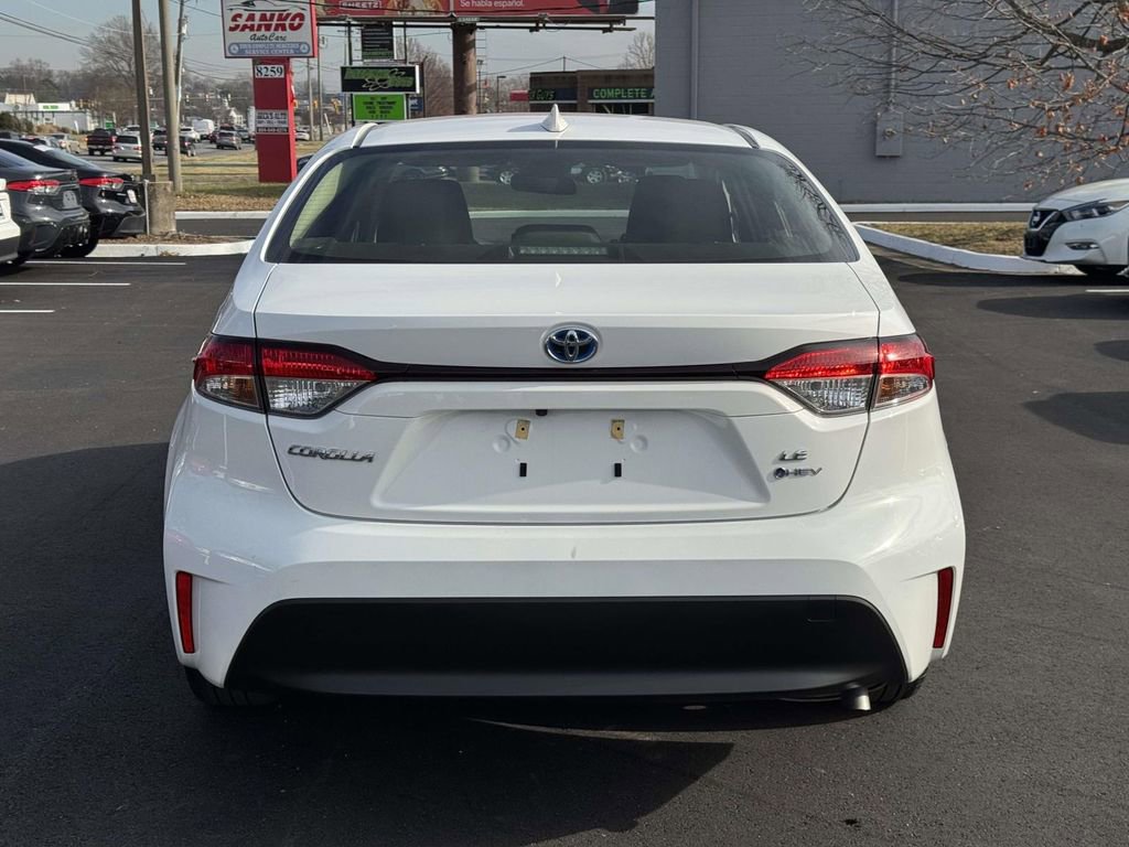 Certified 2025 Toyota Corolla LE image 21