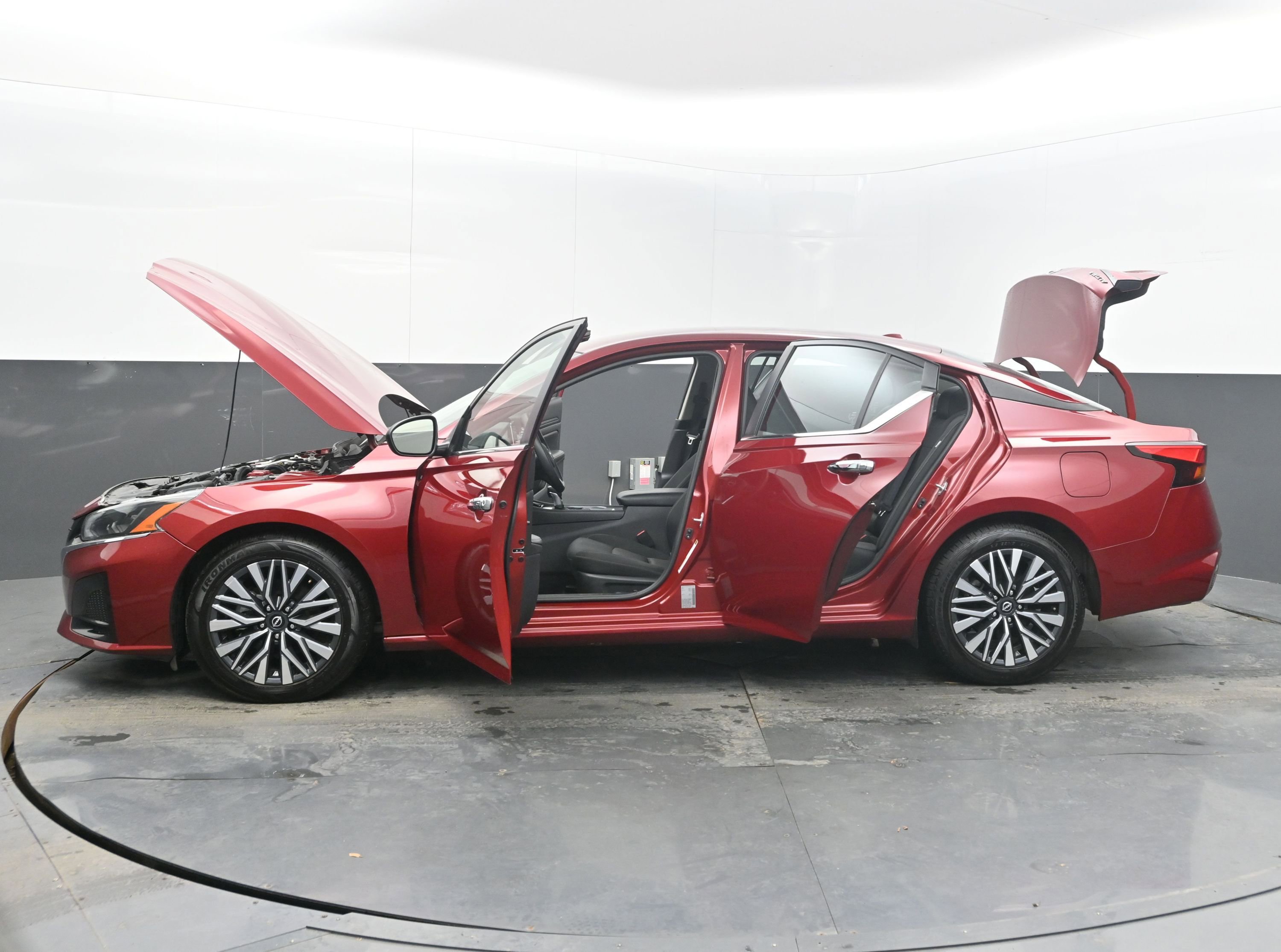 Used 2024 Nissan Altima 2.5 SV image 39