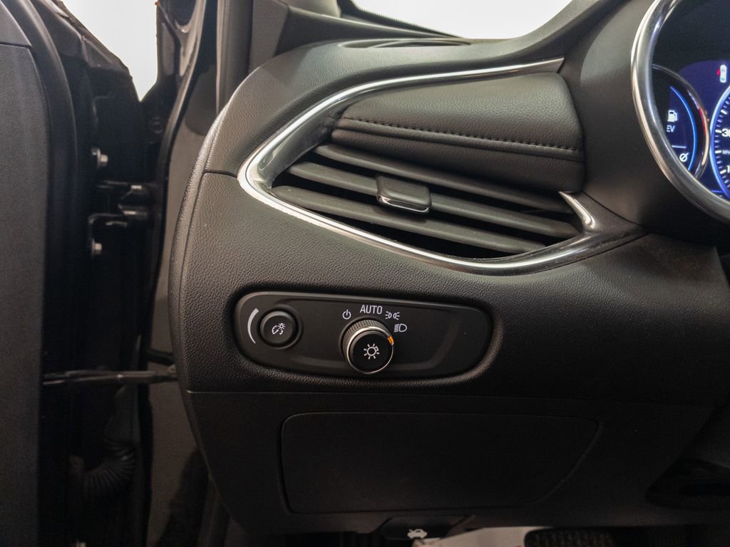 Used 2019 Chevrolet Malibu Hybrid w/ Leather Package image 31