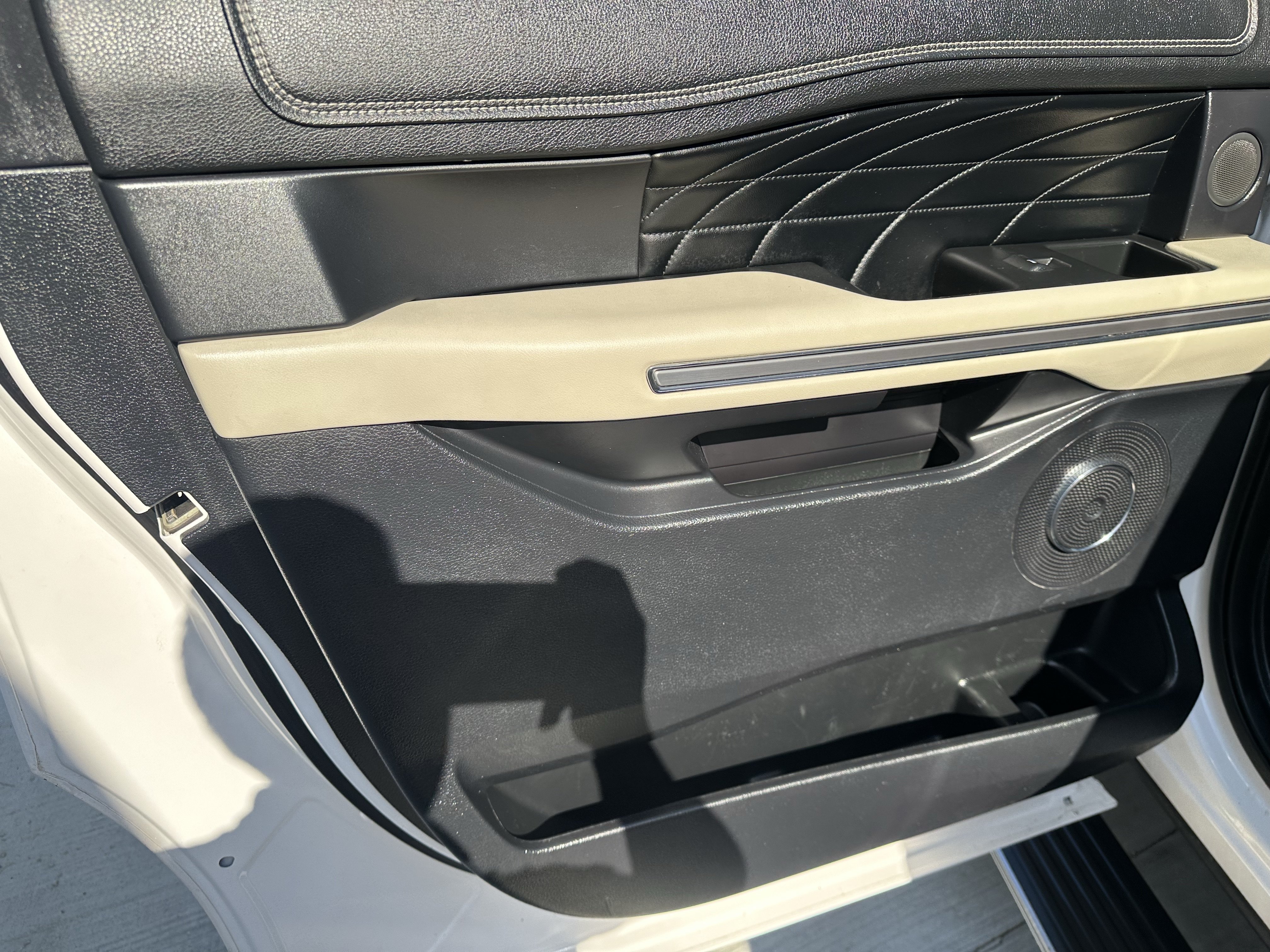 Used 2019 Ford Expedition Max Platinum AWD/4WD image 13