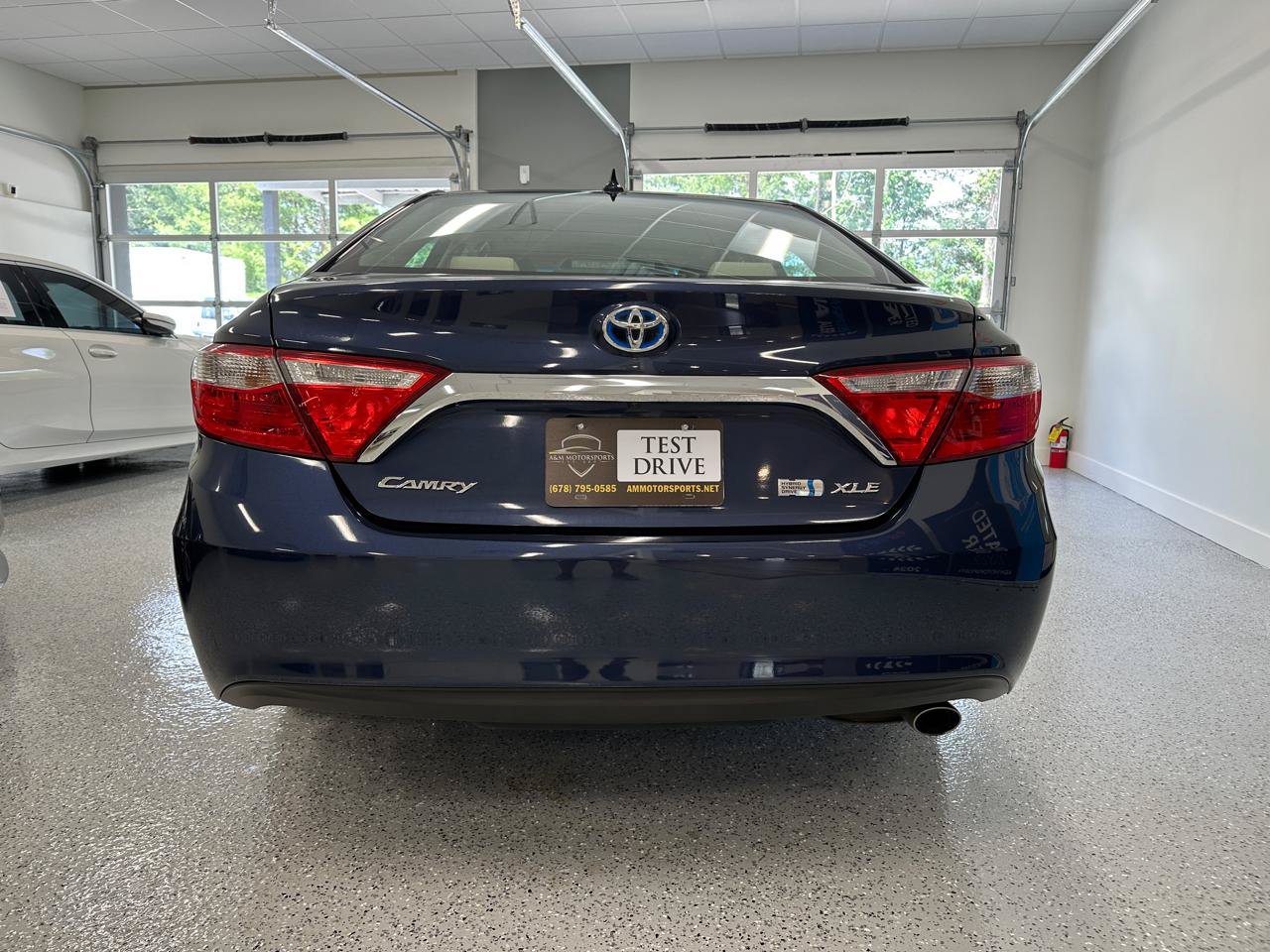 Used 2015 Toyota Camry XLE w/ Moonroof Package FWD image 5