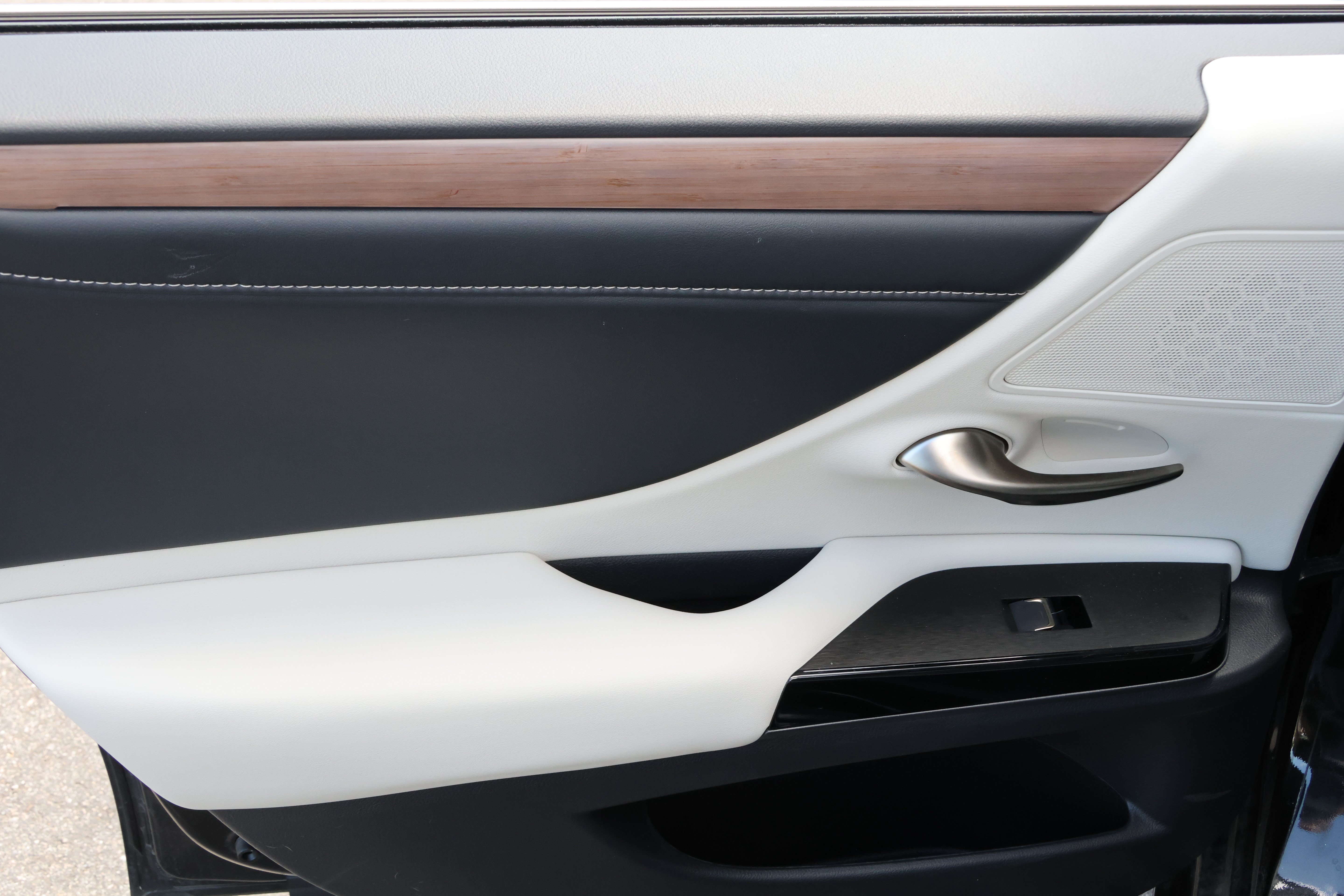 Certified 2025 Lexus ES 300h w/ Premium Package FWD image 34