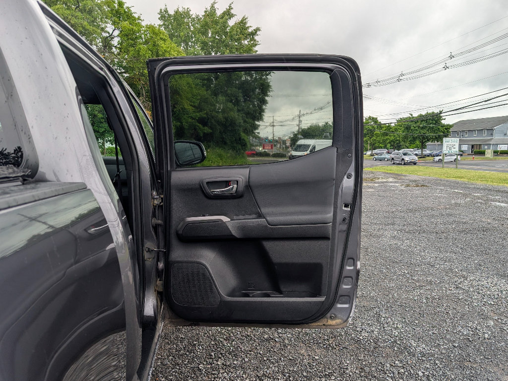 Used 2021 Toyota Tacoma TRD Sport AWD/4WD image 12