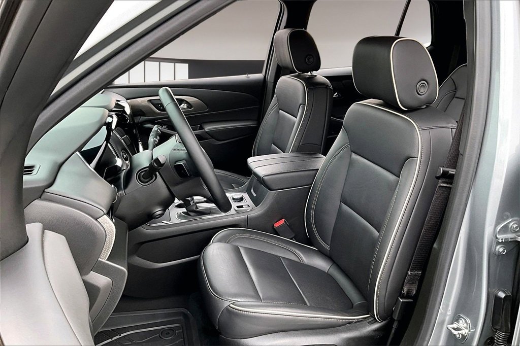 Used 2023 Chevrolet Traverse Premier w/ Redline Edition image 19