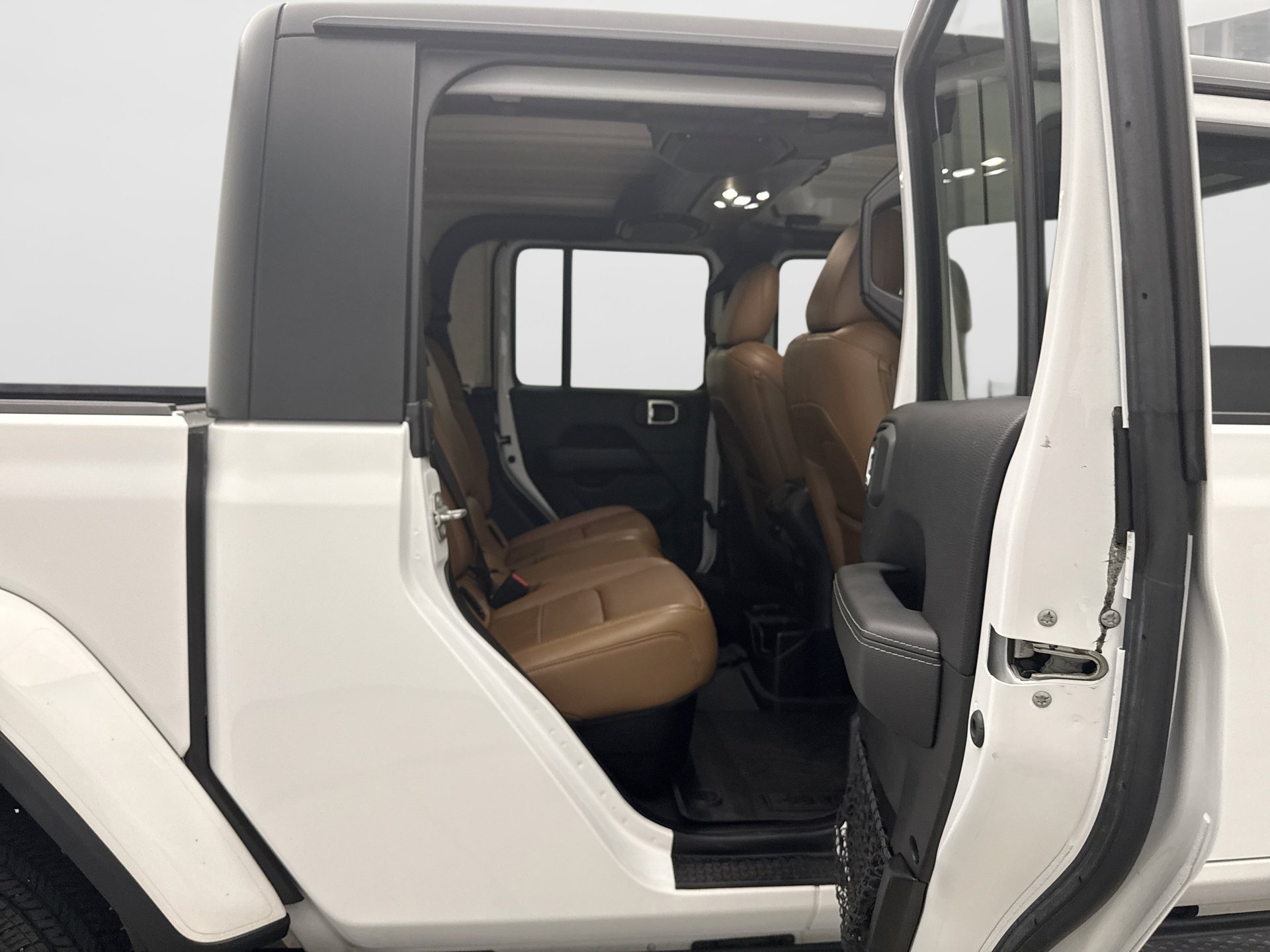 Used 2020 Jeep Gladiator Overland w/ Popular Equipment Package AWD/4WD image 18
