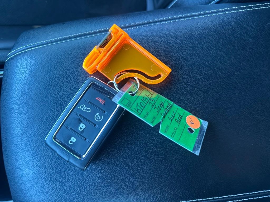 Used 2023 Jeep Grand Cherokee Altitude image 34