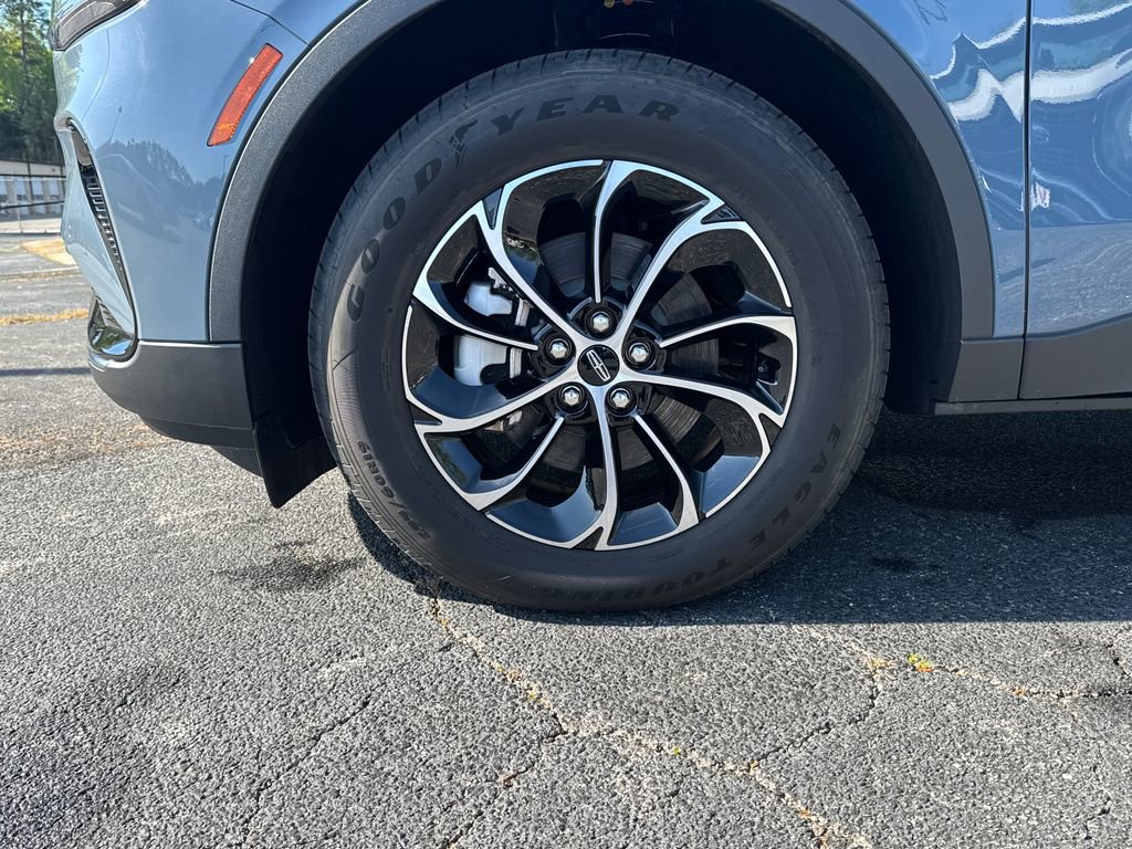 Used 2025 Lincoln Nautilus Premier AWD/4WD image 16