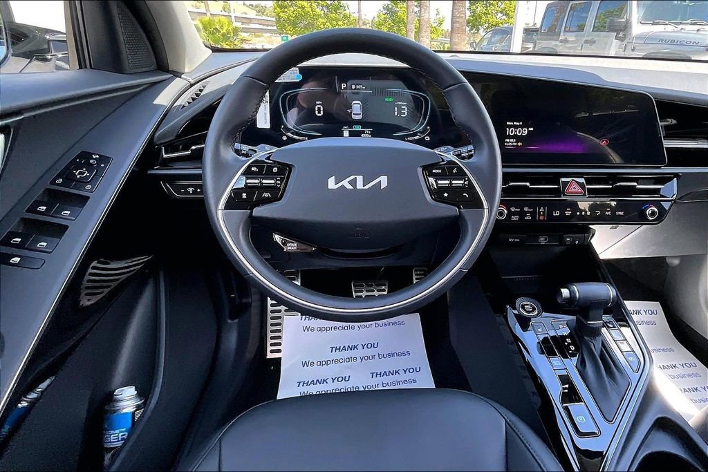 Certified 2025 Kia Niro EX Touring FWD image 7