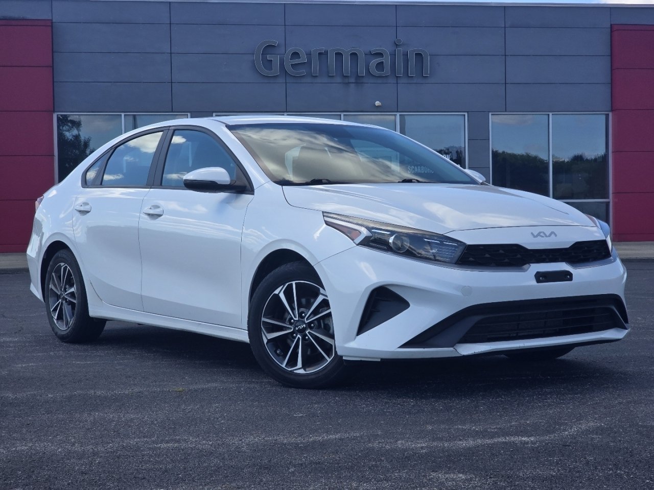 Used 2023 Kia Forte LXS w/ LXS Technology Package FWD image 2