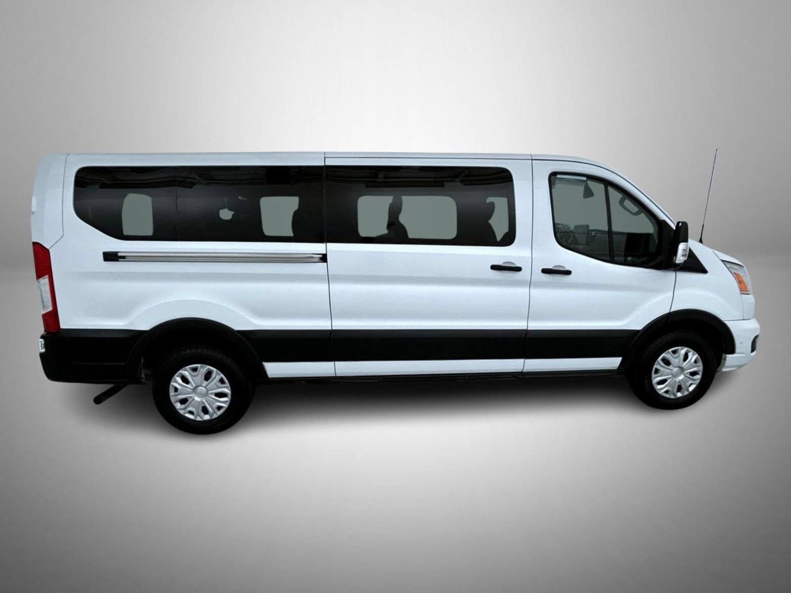 Used 2022 Ford Transit 350 XLT RWD image 4