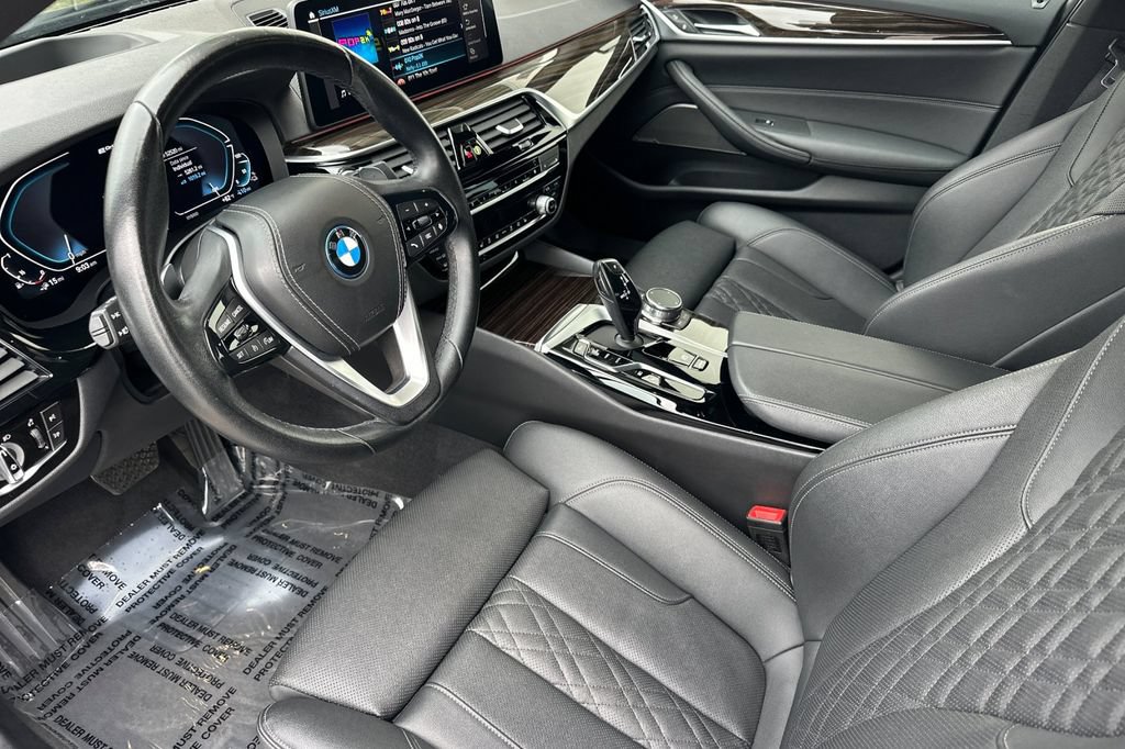 Used 2023 BMW 530e w/ Premium Package RWD image 9