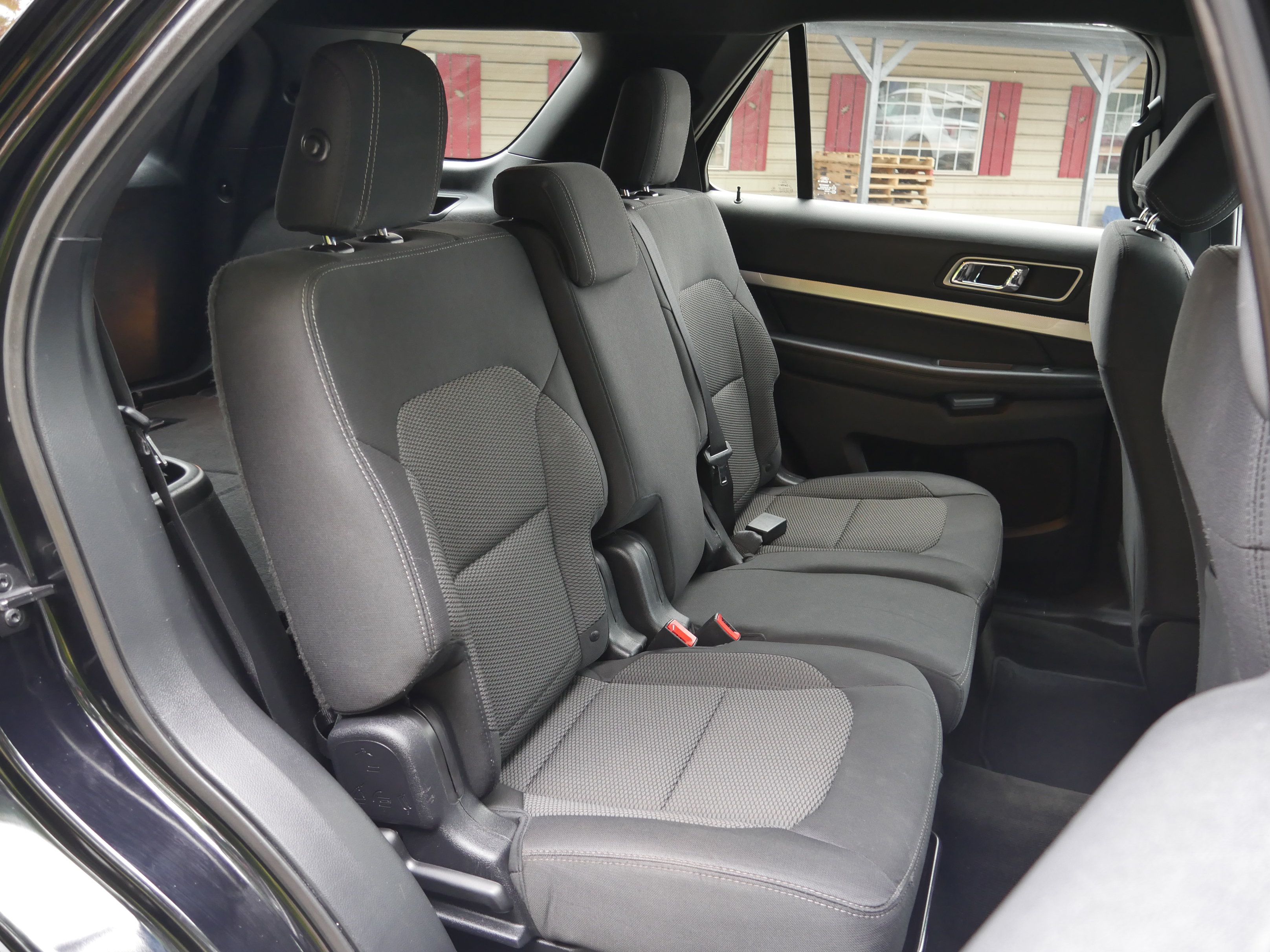 Used 2017 Ford Explorer XLT w/ Equipment Group 201A AWD/4WD image 27