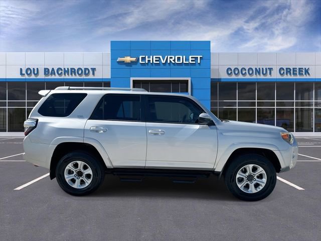 Used 2018 Toyota 4Runner SR5 AWD/4WD image 9