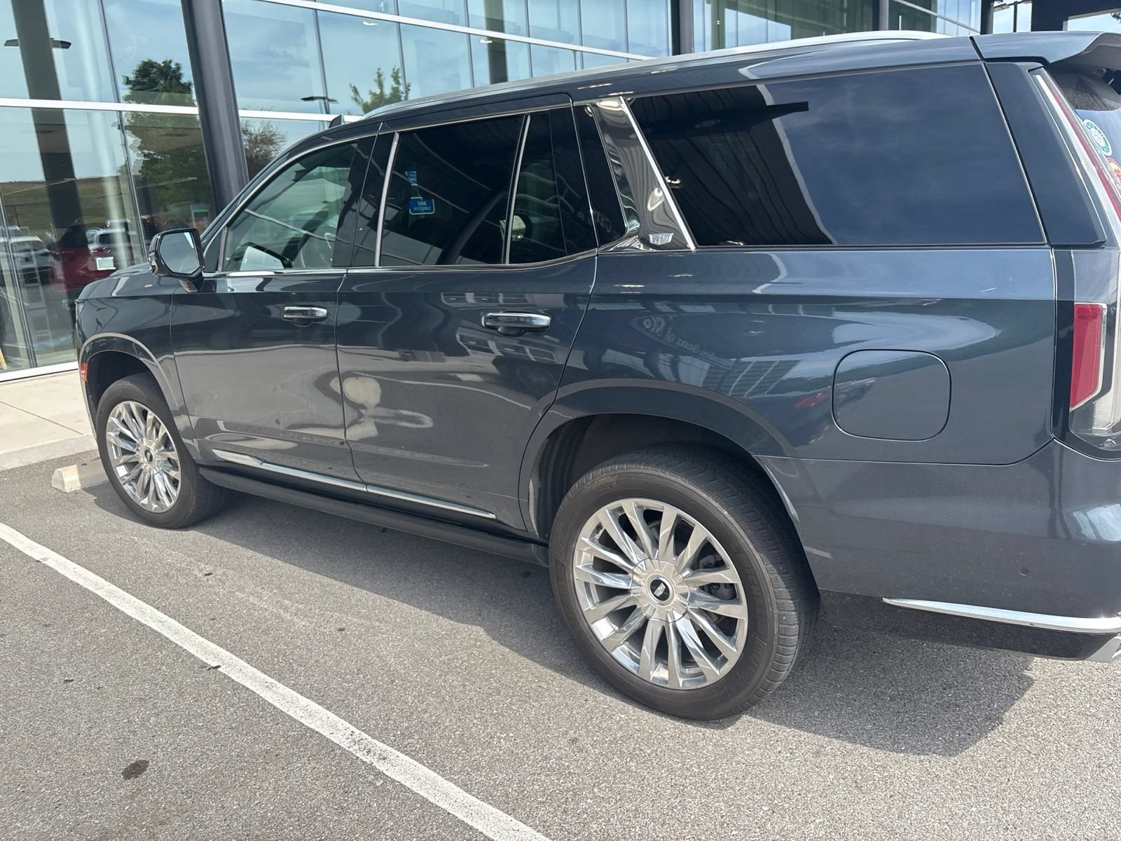 Used 2021 Cadillac Escalade Premium Luxury w/ Driver Assist Tech Package AWD/4WD image 7