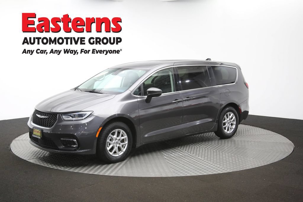 Used 2023 Chrysler Pacifica Touring-L FWD image 57