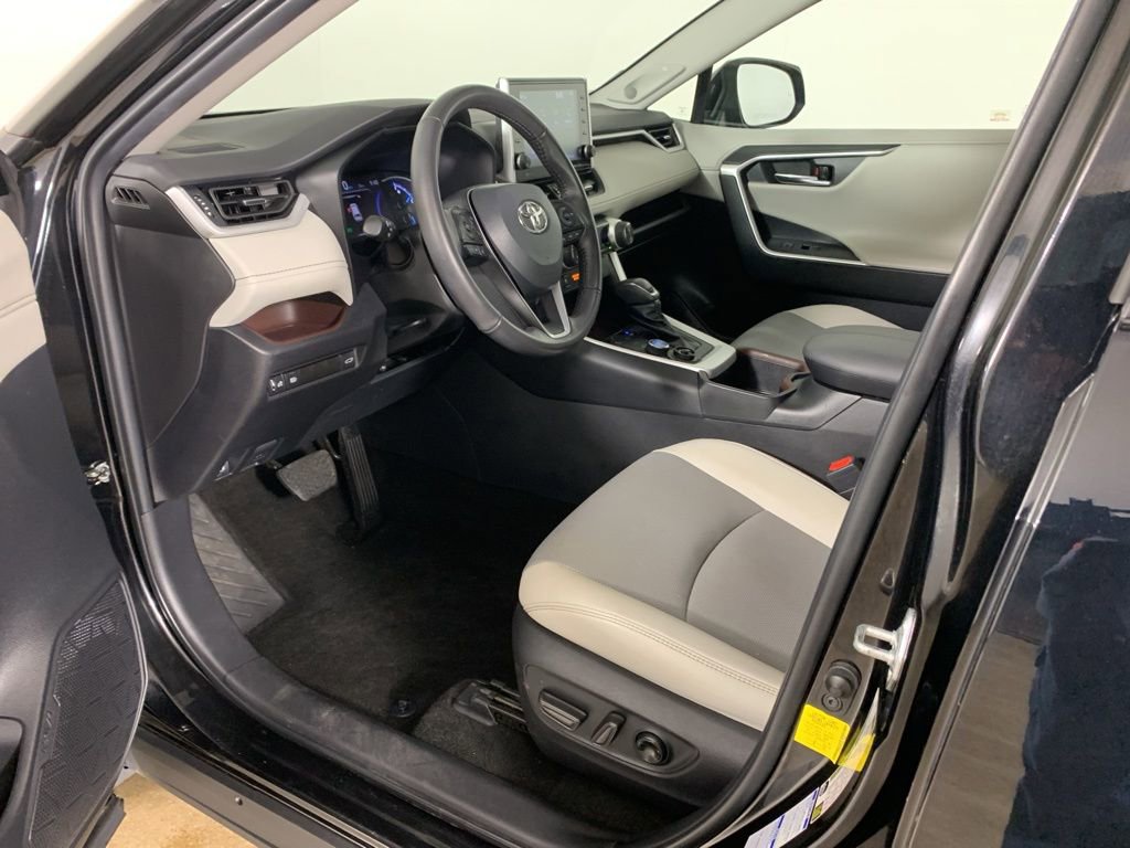 Used 2022 Toyota RAV4 Limited image 32