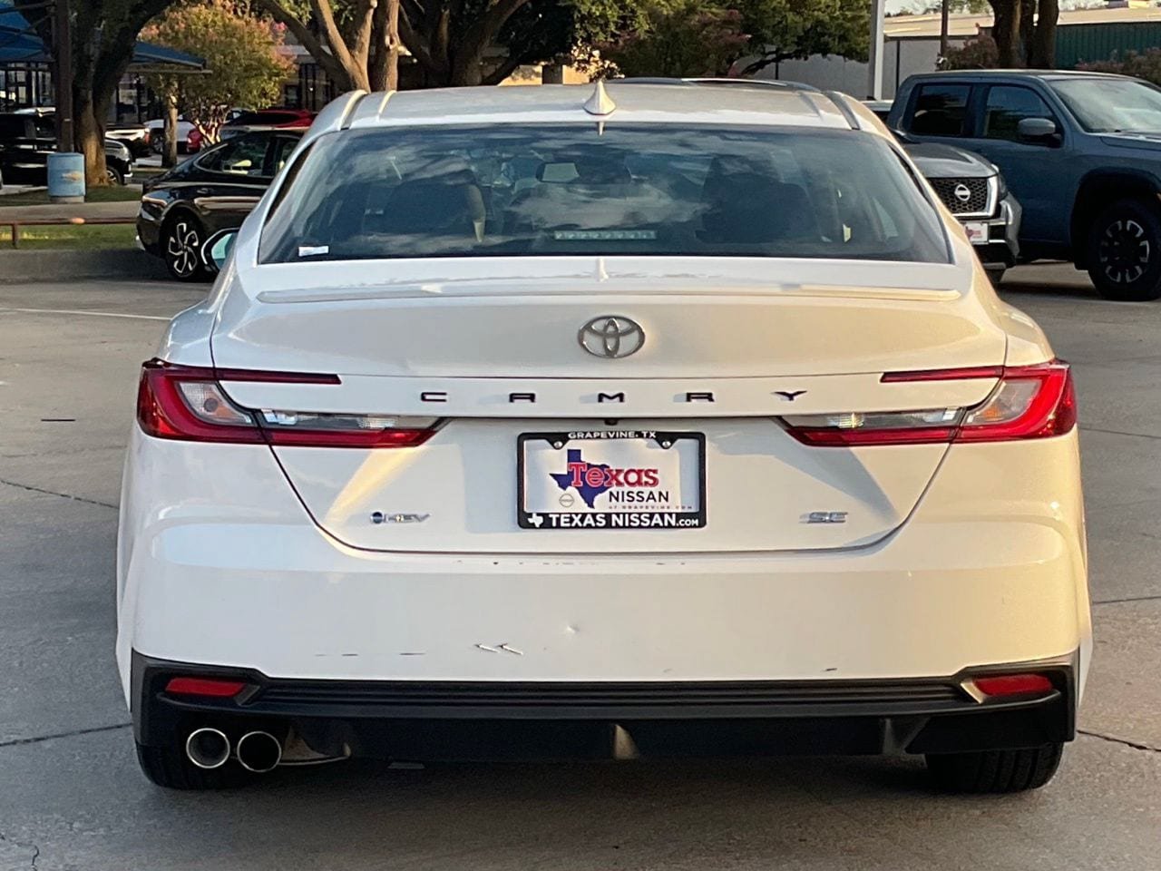 Used 2025 Toyota Camry SE FWD image 5