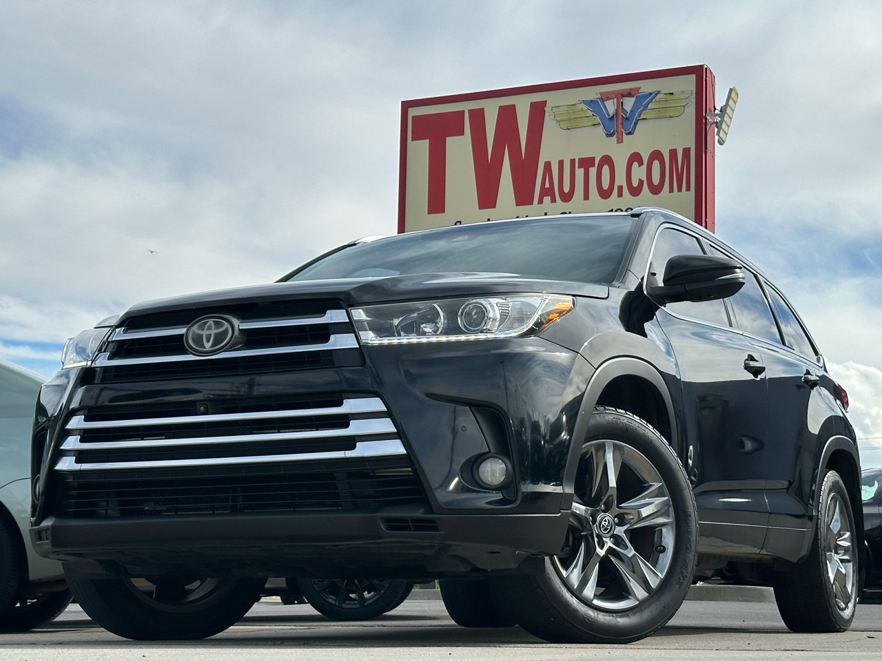 Used 2017 Toyota Highlander Limited image 1