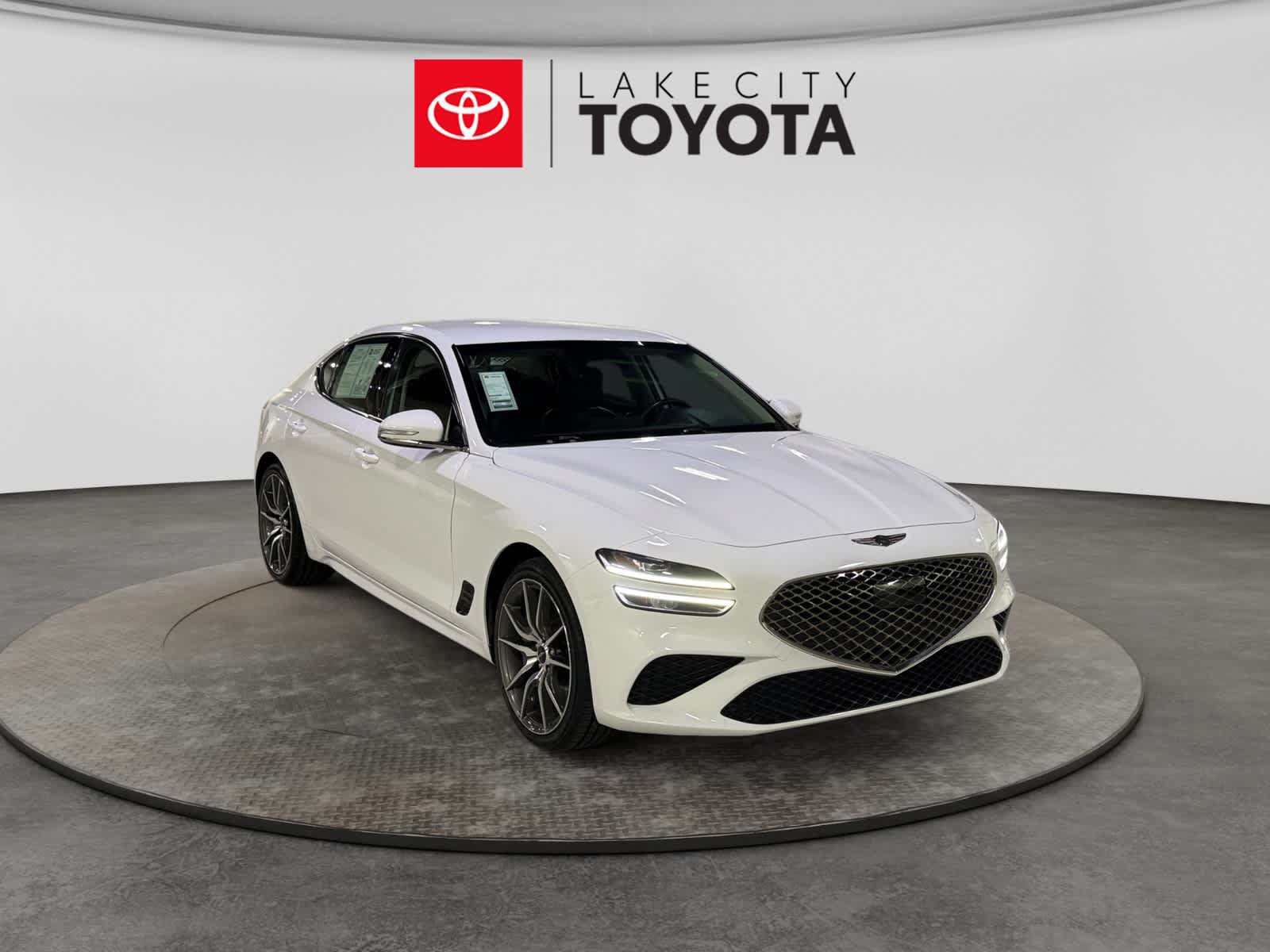 Used 2025 Genesis G70 2.5T RWD image 13