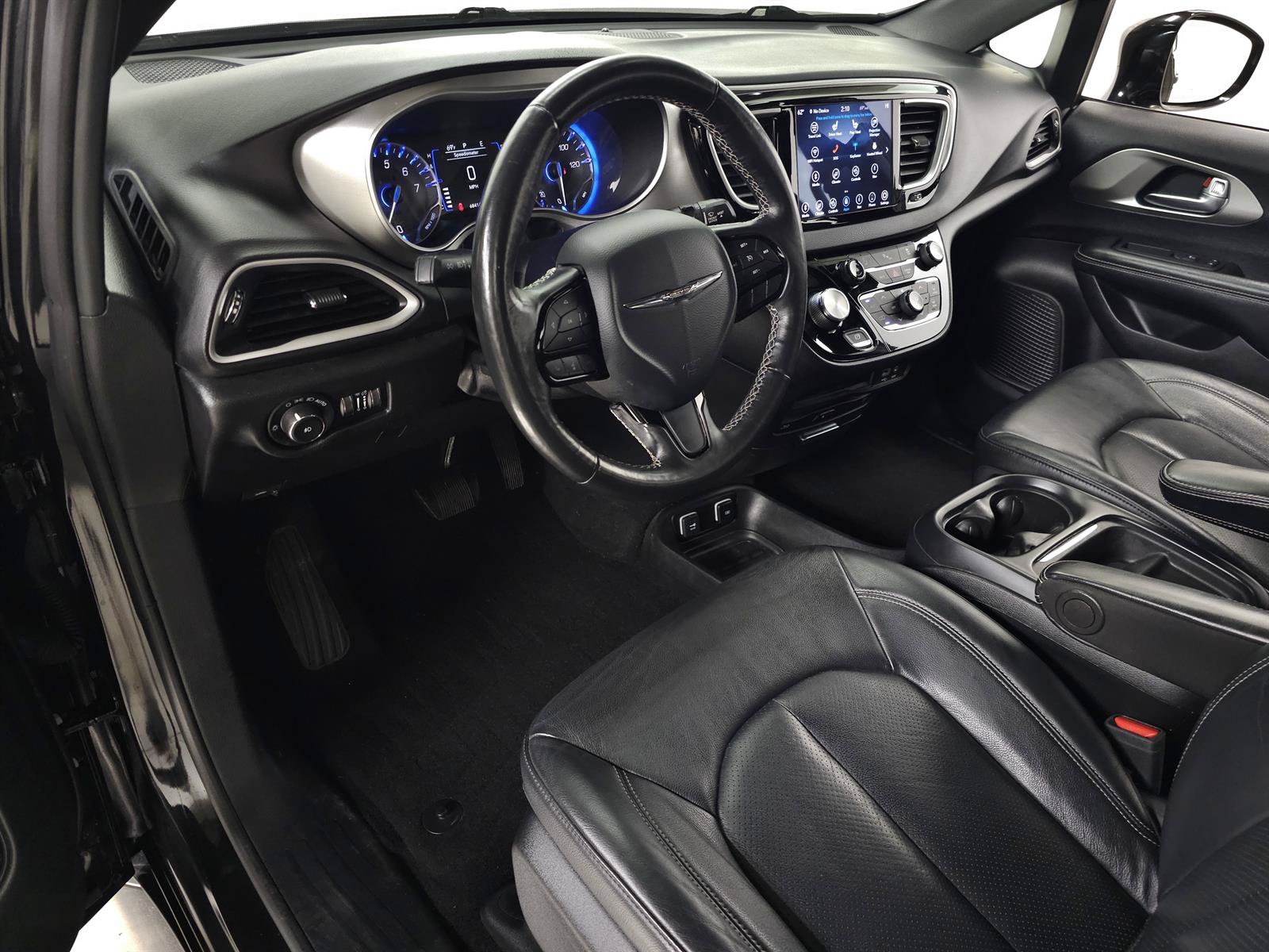 Used 2020 Chrysler Pacifica Touring-L w/ Premium Audio Group AWD/4WD image 15