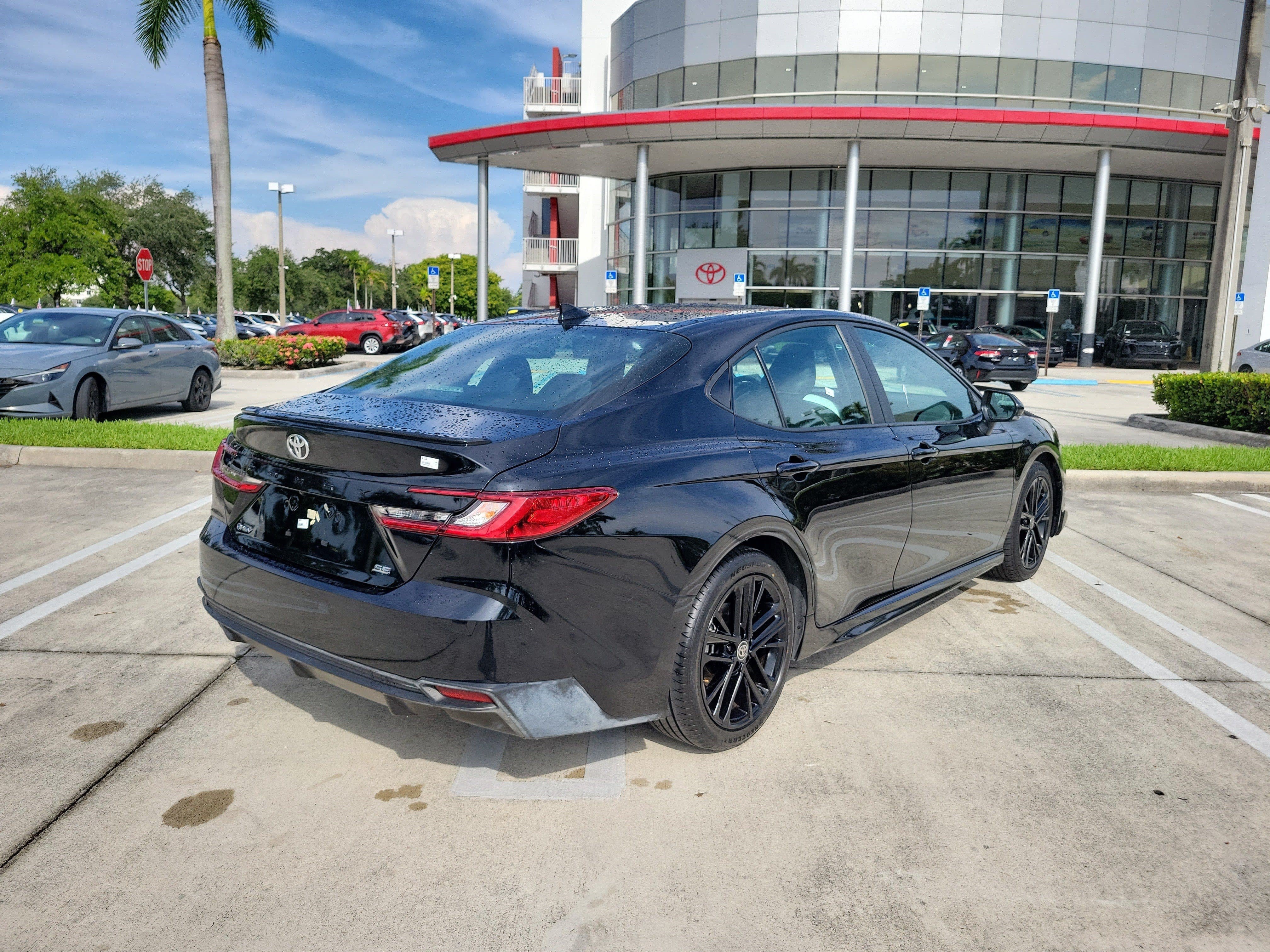 Used 2025 Toyota Camry SE w/ Multimedia Upgrade Package FWD image 7