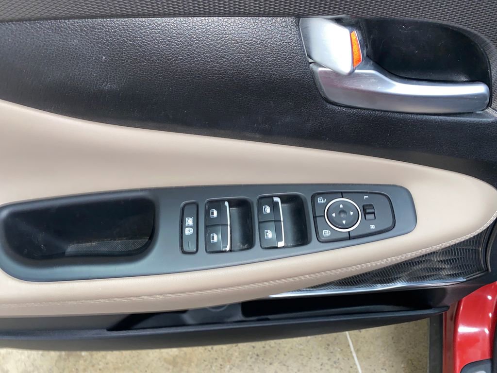 Used 2019 Hyundai Santa Fe Limited AWD/4WD image 10