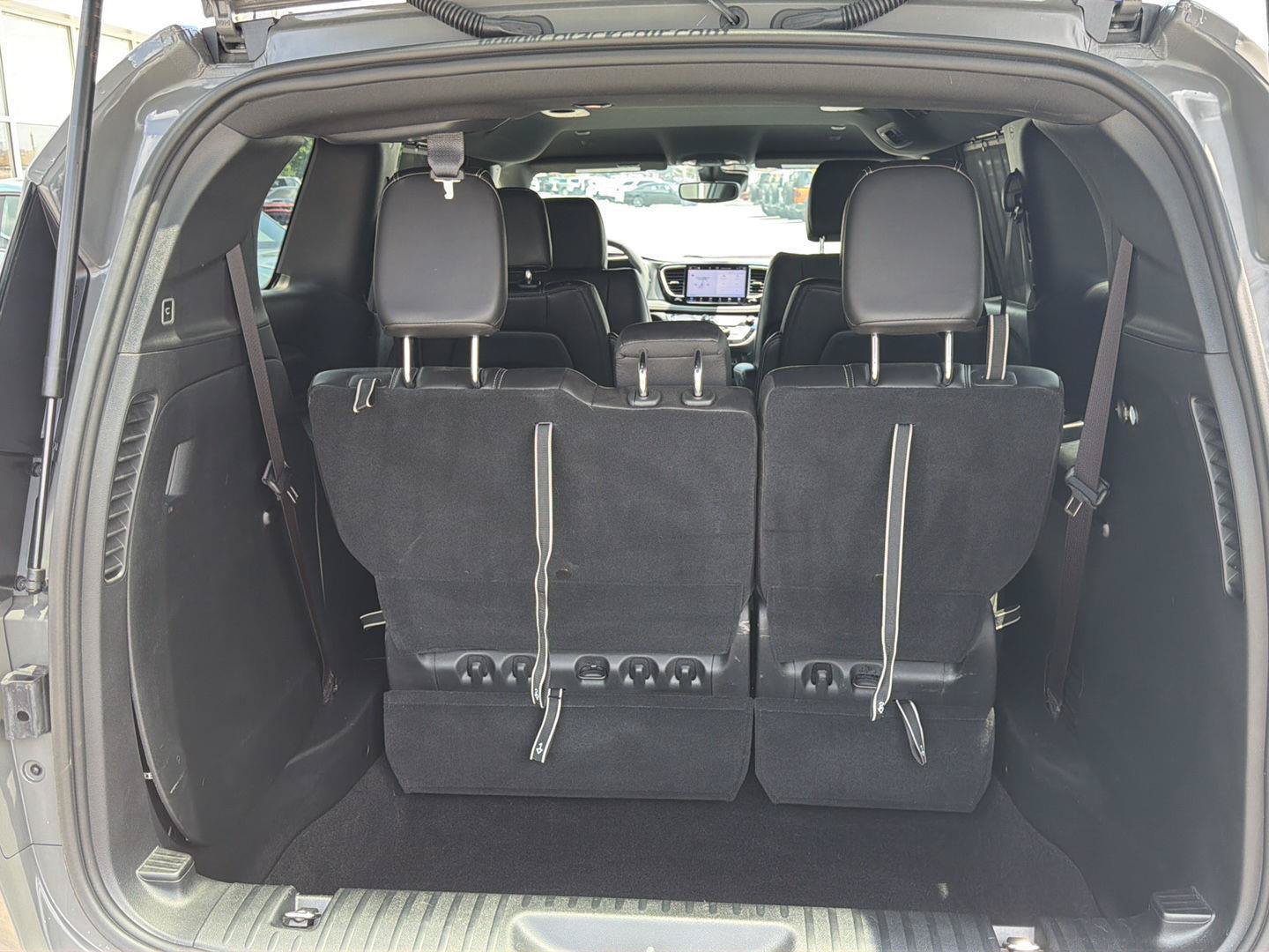 Certified 2025 Chrysler Pacifica Select FWD image 11