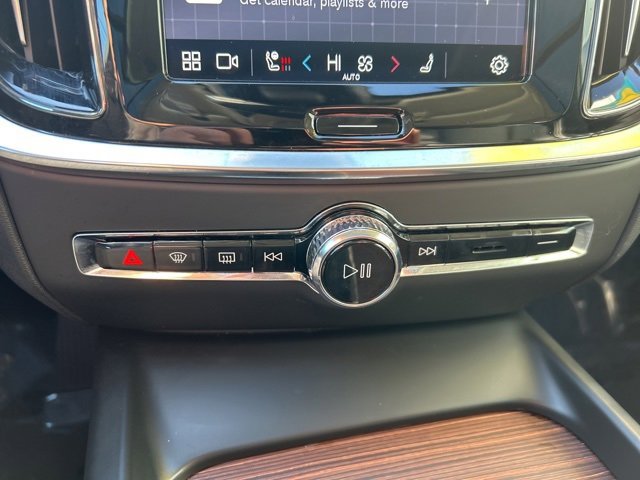 Used 2025 Volvo V60 B5 Cross Country Plus image 25