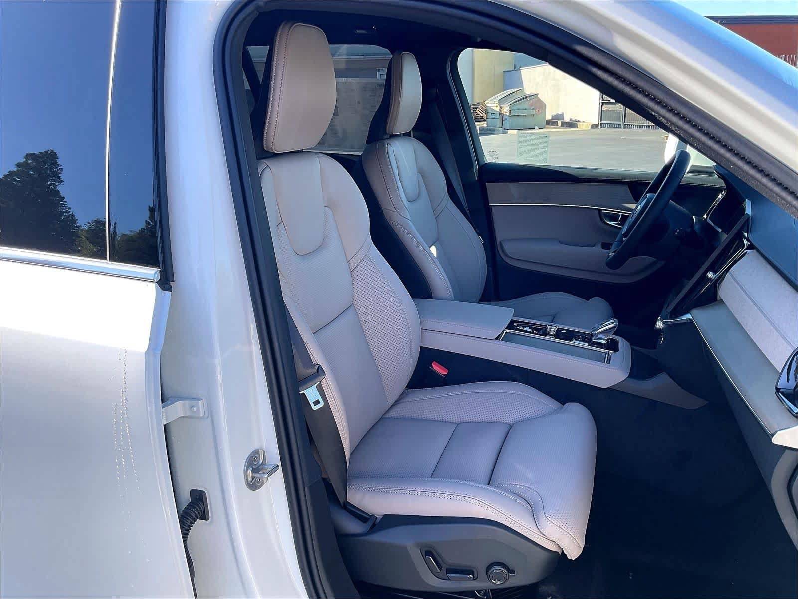 New 2027 Volvo XC90 B6 Ultra AWD/4WD image 32