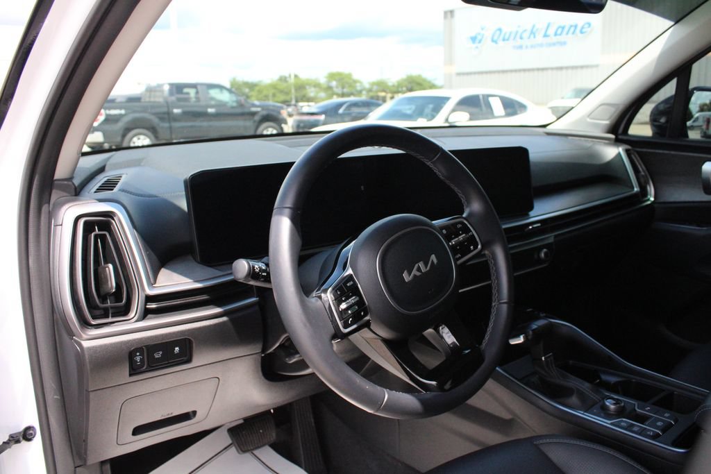 Used 2024 Kia Sorento X-Line EX AWD/4WD image 2