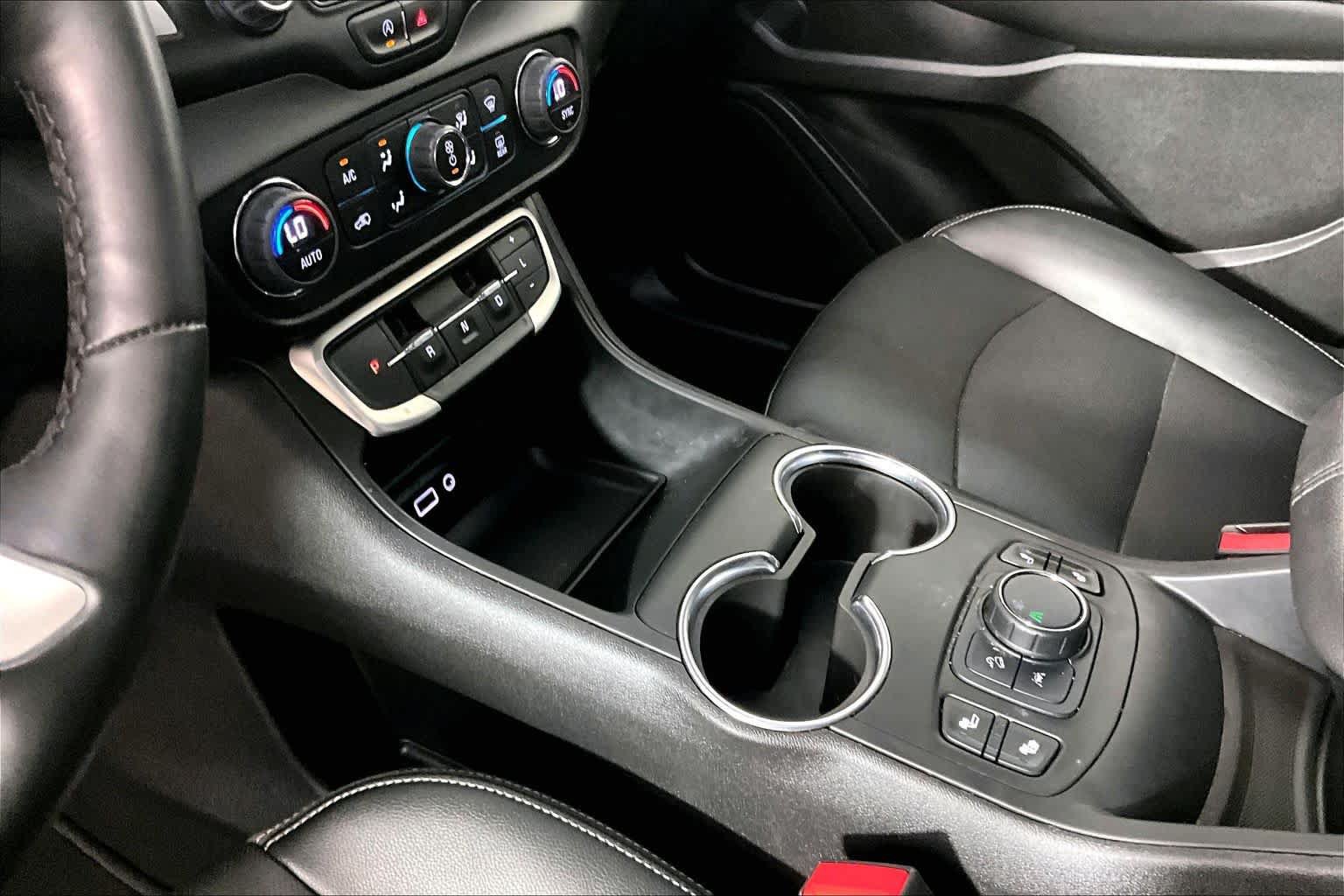 Certified 2024 GMC Terrain SLT FWD image 16
