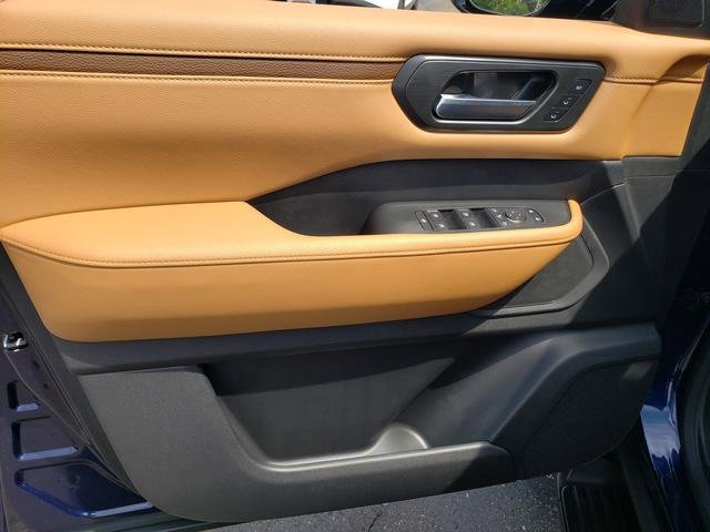 New 2025 Nissan Armada SL w/ Captain's Chari Seat Package image 13