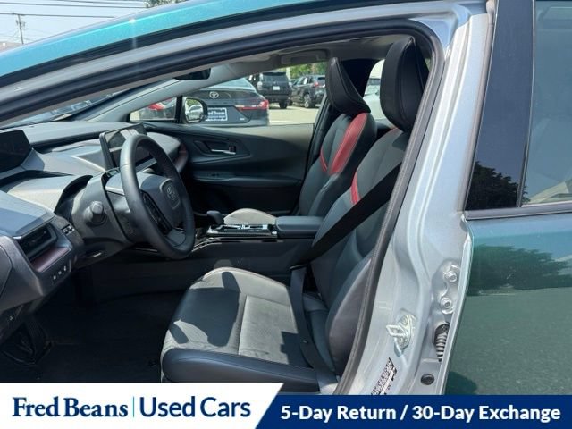 Used 2025 Toyota Prius Plug-In Hybrid FWD image 26