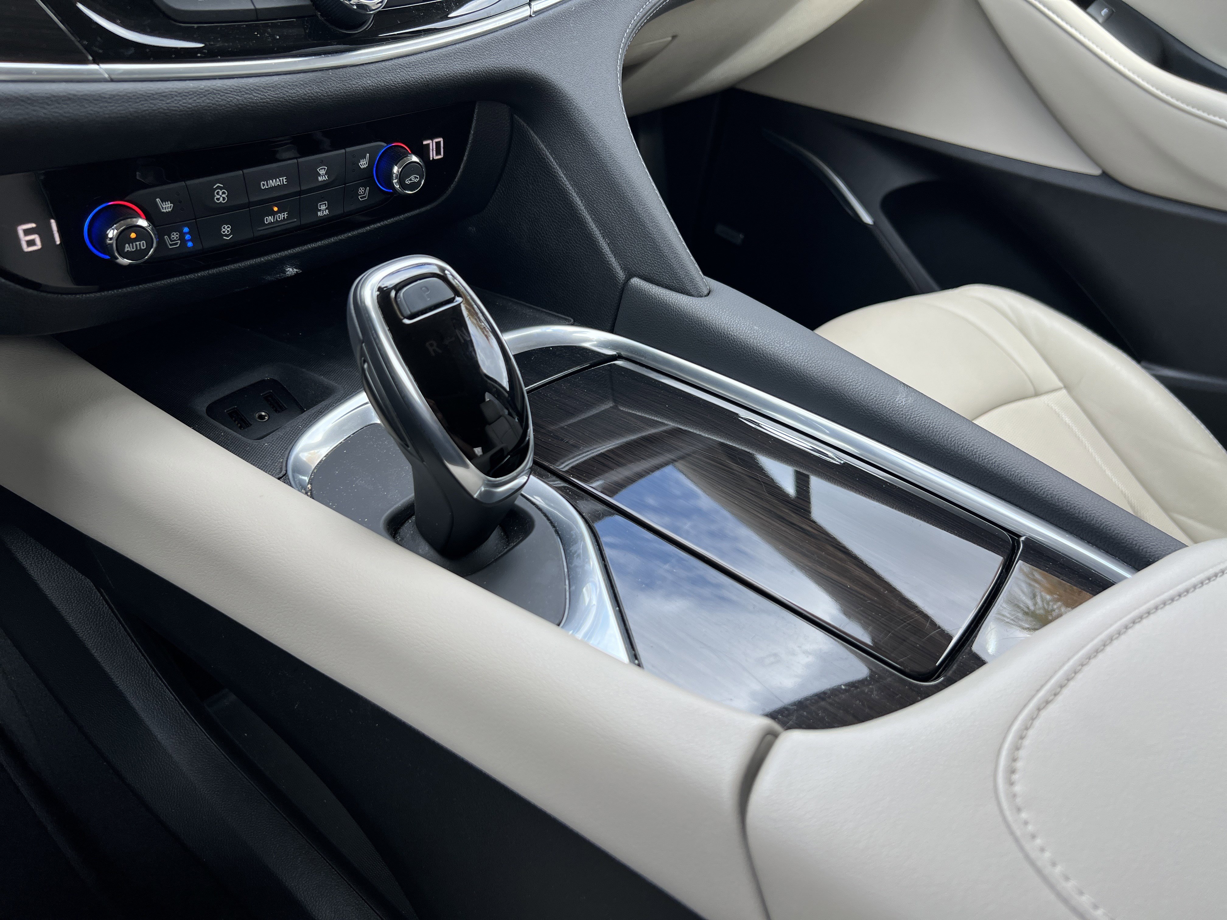 Used 2019 Buick Enclave Premium w/ Experience Buick Package FWD image 26