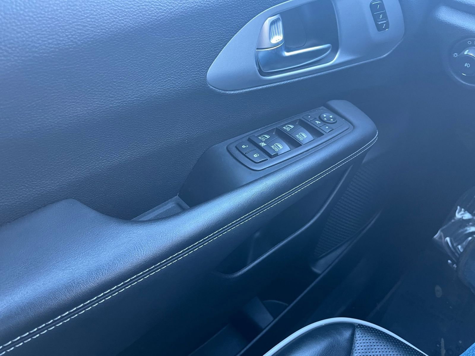 Used 2025 Chrysler Pacifica Limited image 18