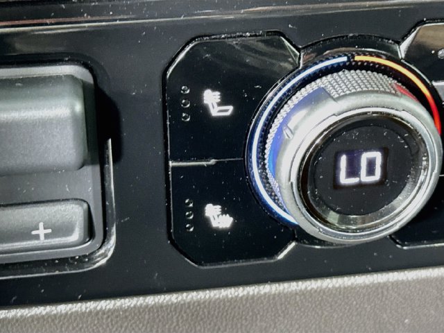 Used 2025 Chevrolet Silverado 1500 LT AWD/4WD image 21