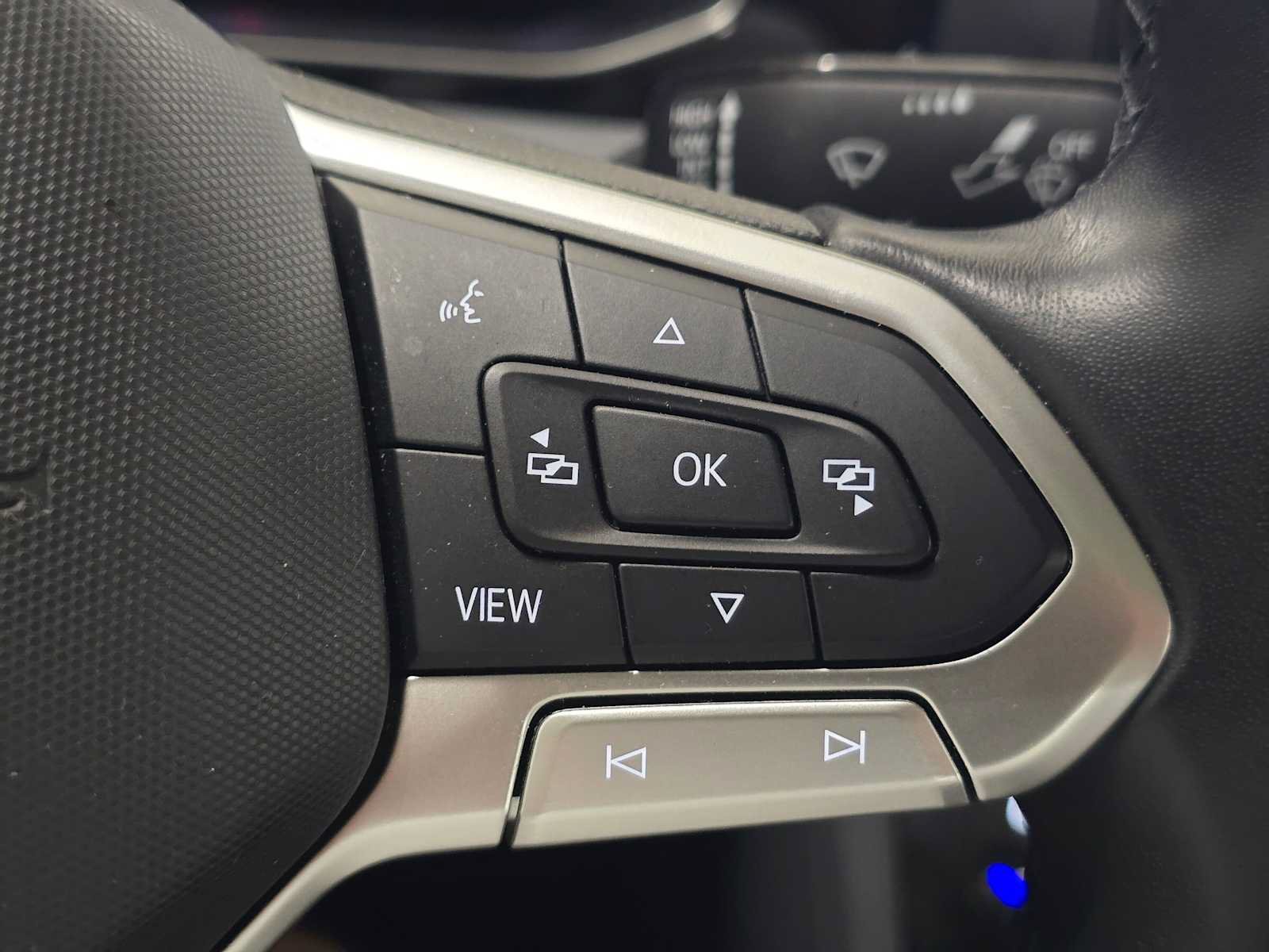 Used 2025 Volkswagen Jetta SE FWD image 31