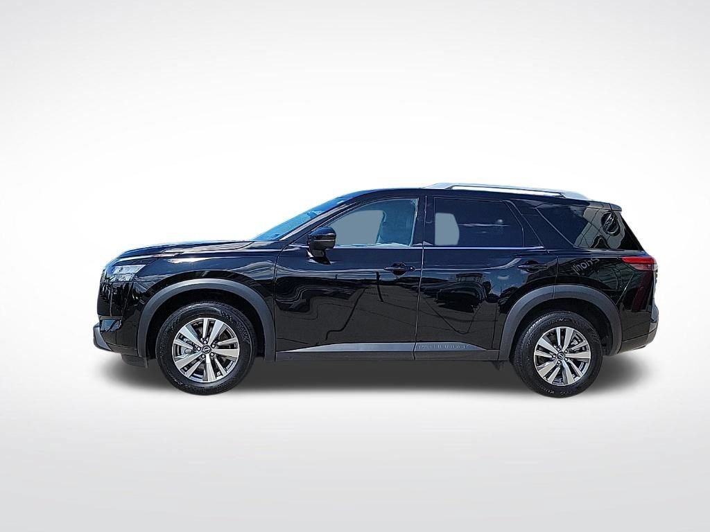Used 2025 Nissan Pathfinder SL AWD/4WD image 2