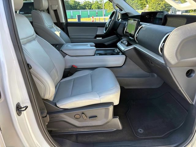 Used 2025 Ford Expedition Active AWD/4WD image 20
