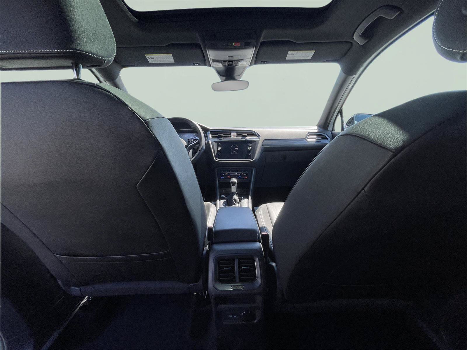 Used 2023 Volkswagen Tiguan SE R-Line FWD image 15