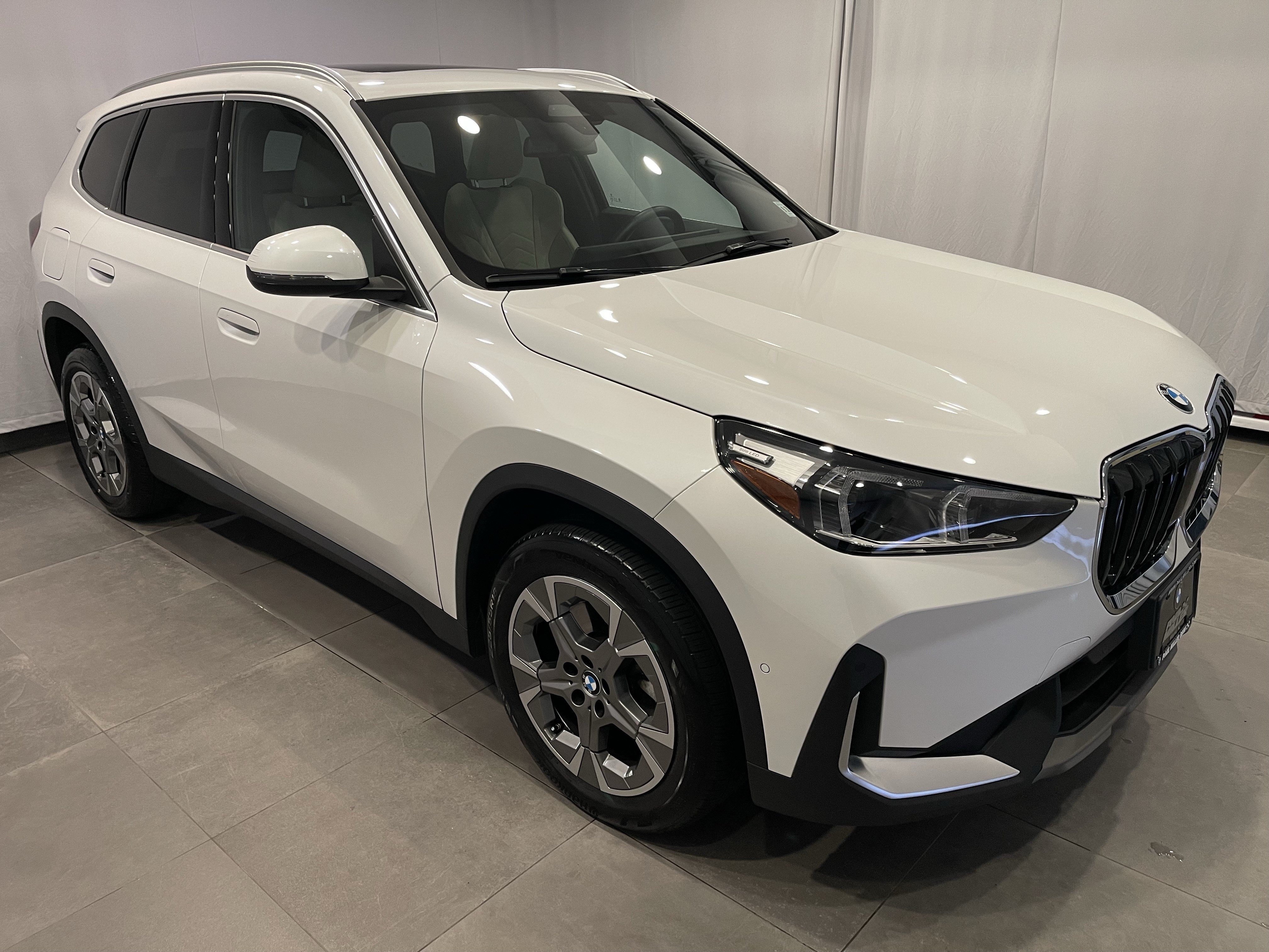 Certified 2023 BMW X1 xDrive28i w/ Convenience Package AWD/4WD image 3