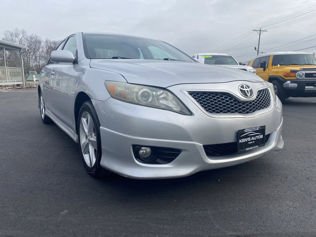 Used 2011 Toyota Camry SE w/ SE Extra-Value Pkg #1 FWD image 3