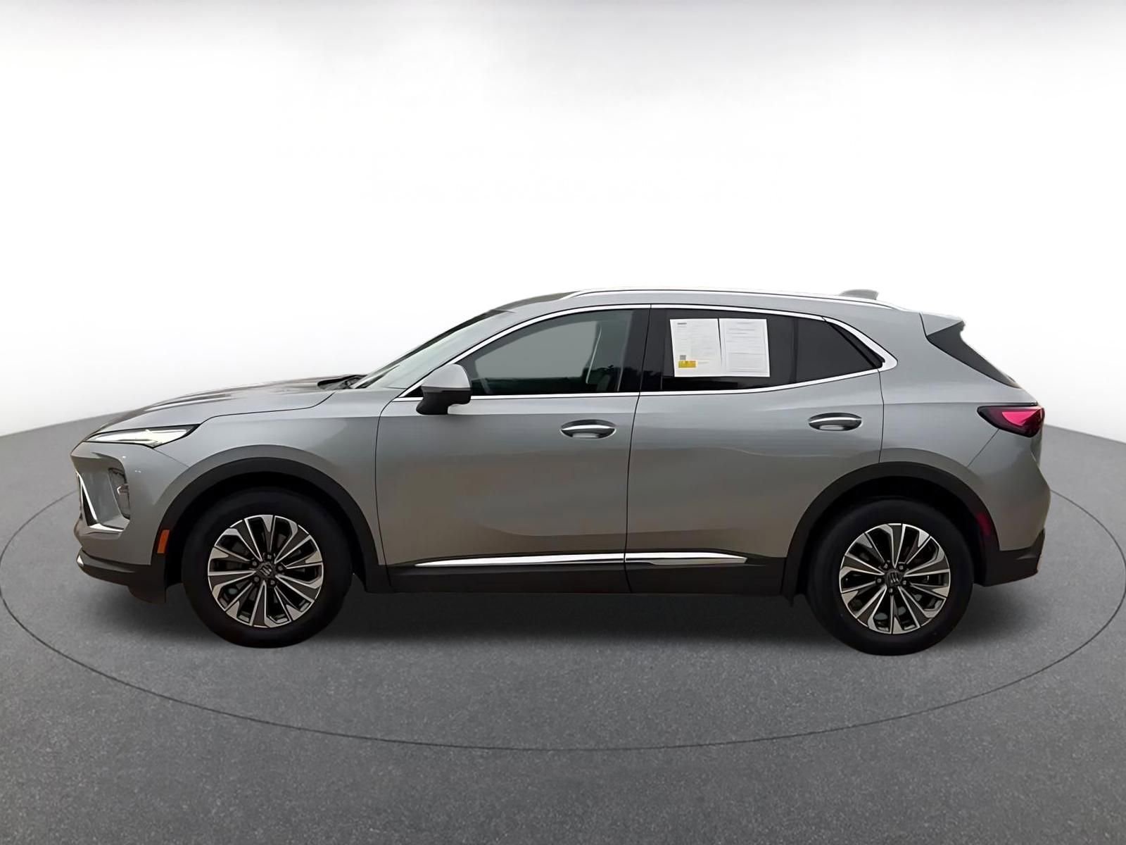 Used 2024 Buick Envision Preferred AWD/4WD image 9