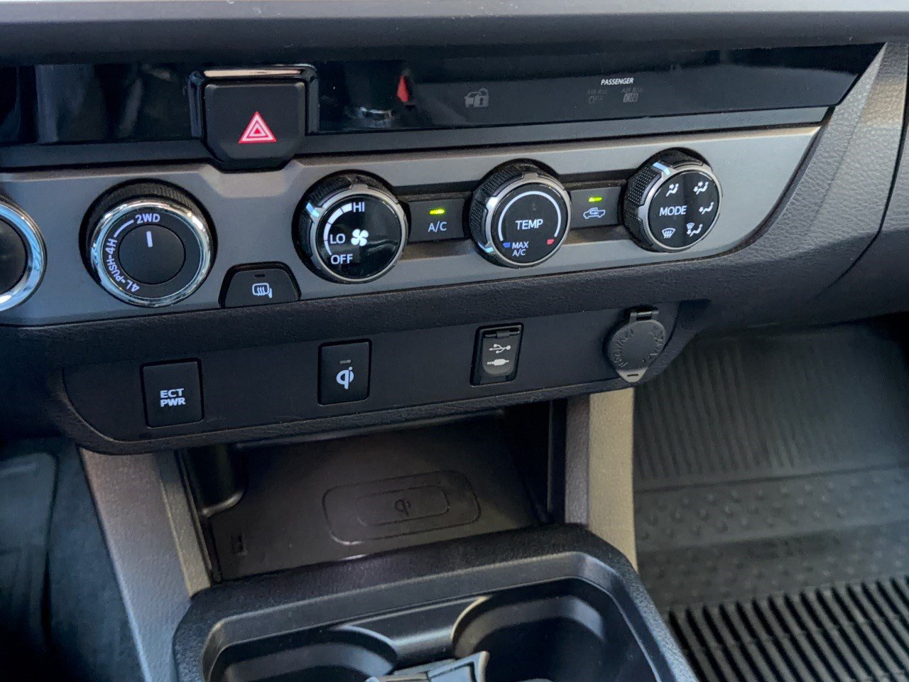 Used 2017 Toyota Tacoma TRD Off-Road w/ Tow Package (A/T) AWD/4WD image 22
